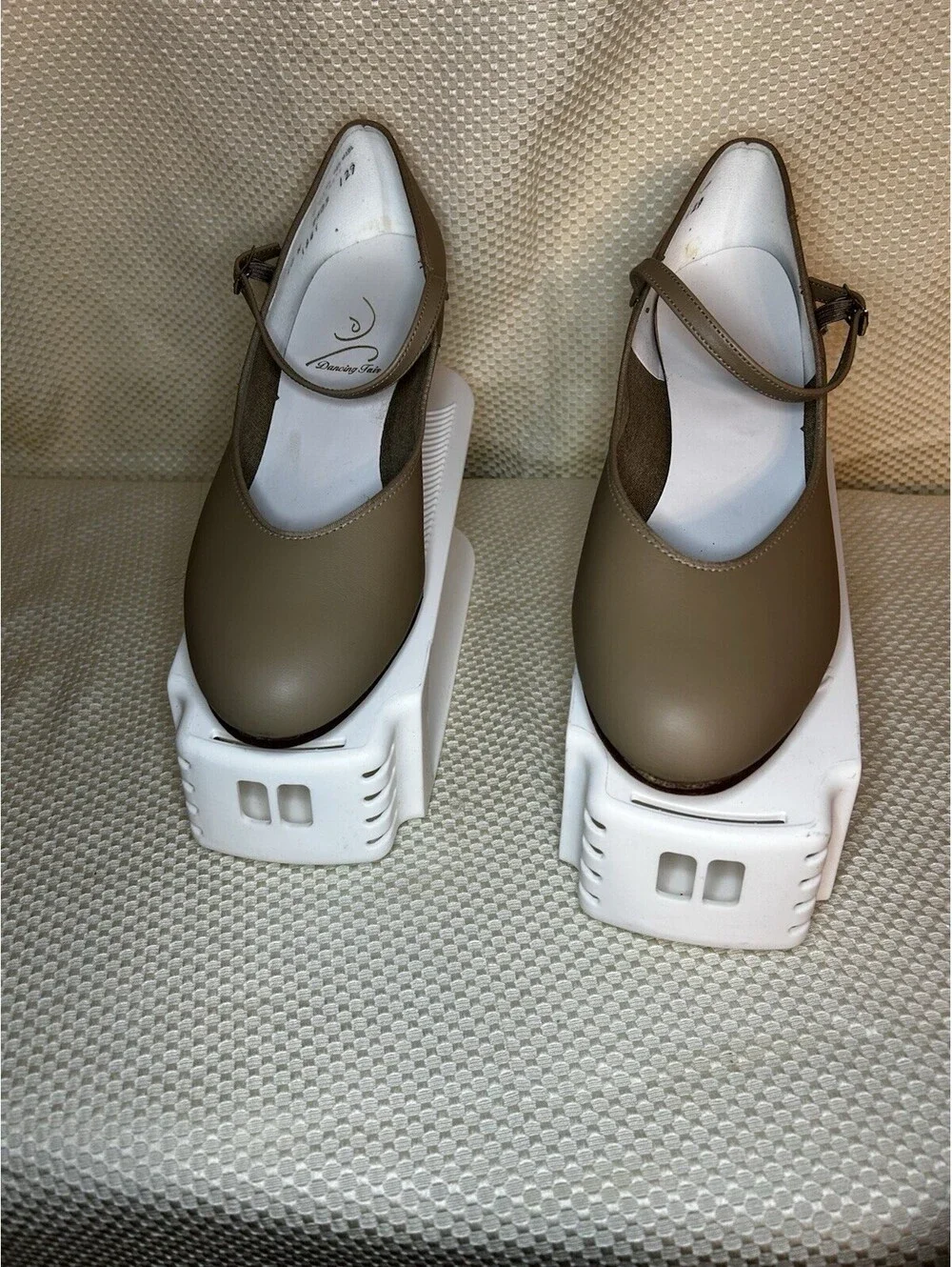 Dancing Fair Women's Leather Mary Jane Tap Shoes Size 10W Beige Heel